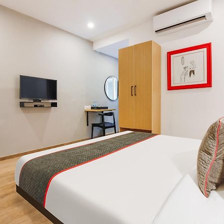 Super Townhouse The Cinco Hotel Near Esi Hospital Hyderabad Exterior foto